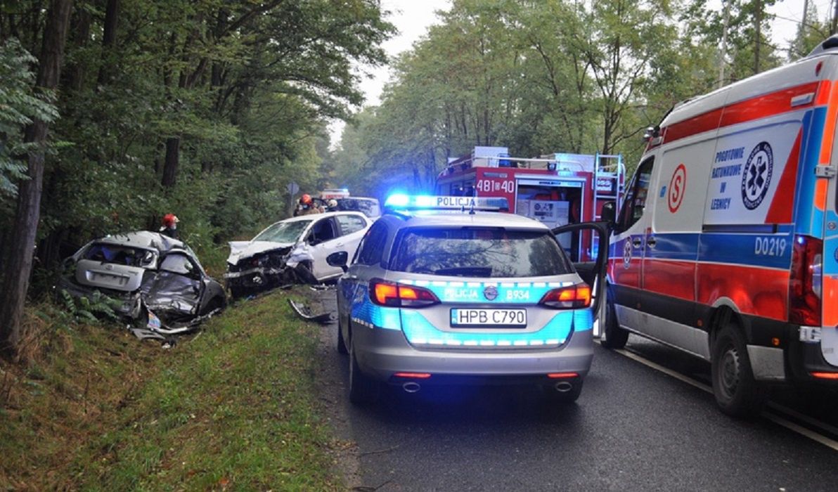 Tragiczny wypadek na Dolnym Śląsku. Zderzyły się 4 samochody. 29-latek nie żyje