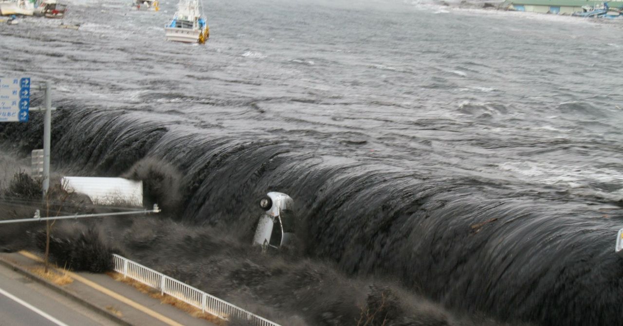 Tak powstaje tsunami. W głębokich wodach pędzi z prędkością odrzutowca