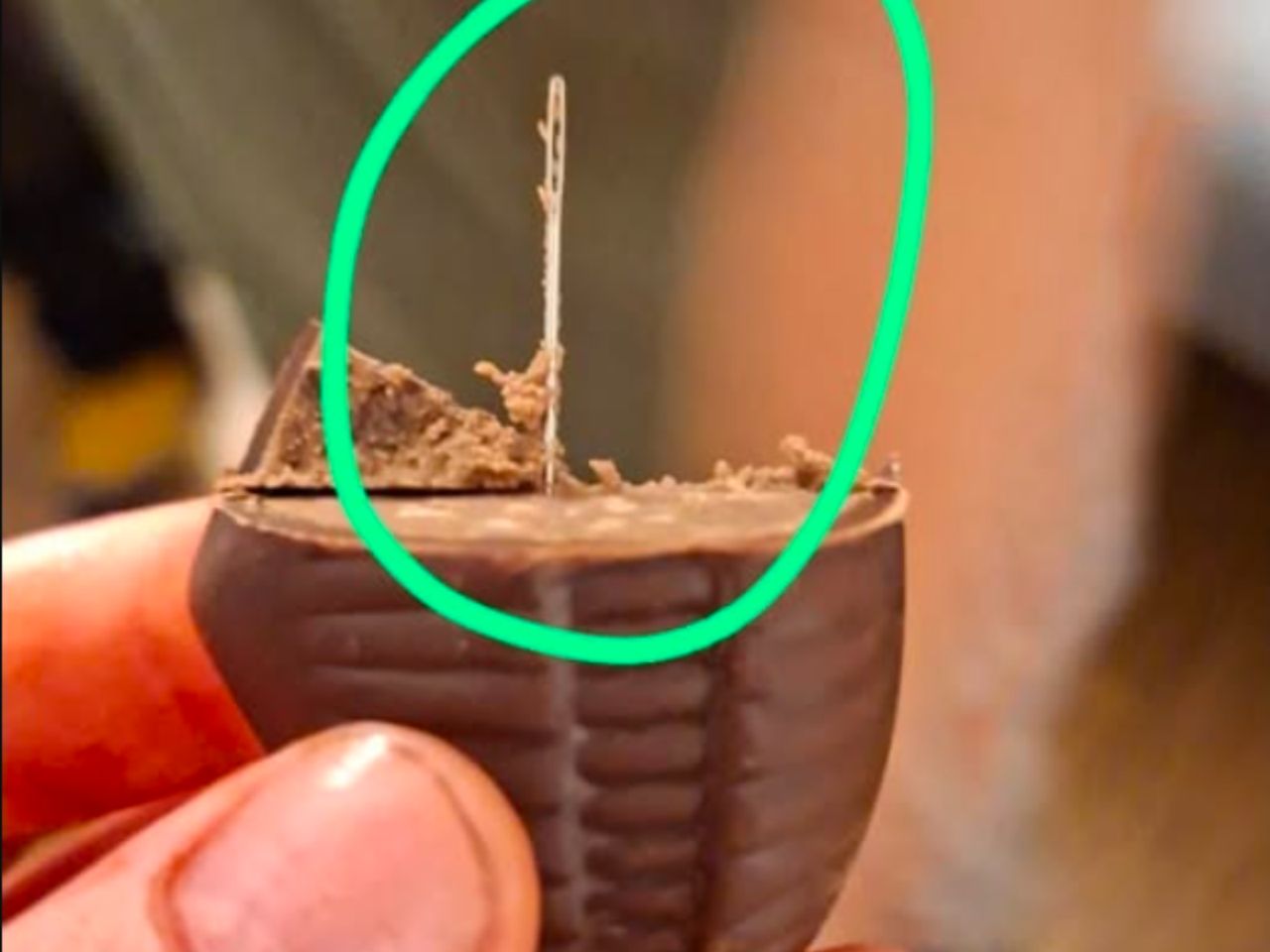 Aleksandra Radomska ostrzega rodziców. Oto co znalazła w cukierkach, które dostała córka