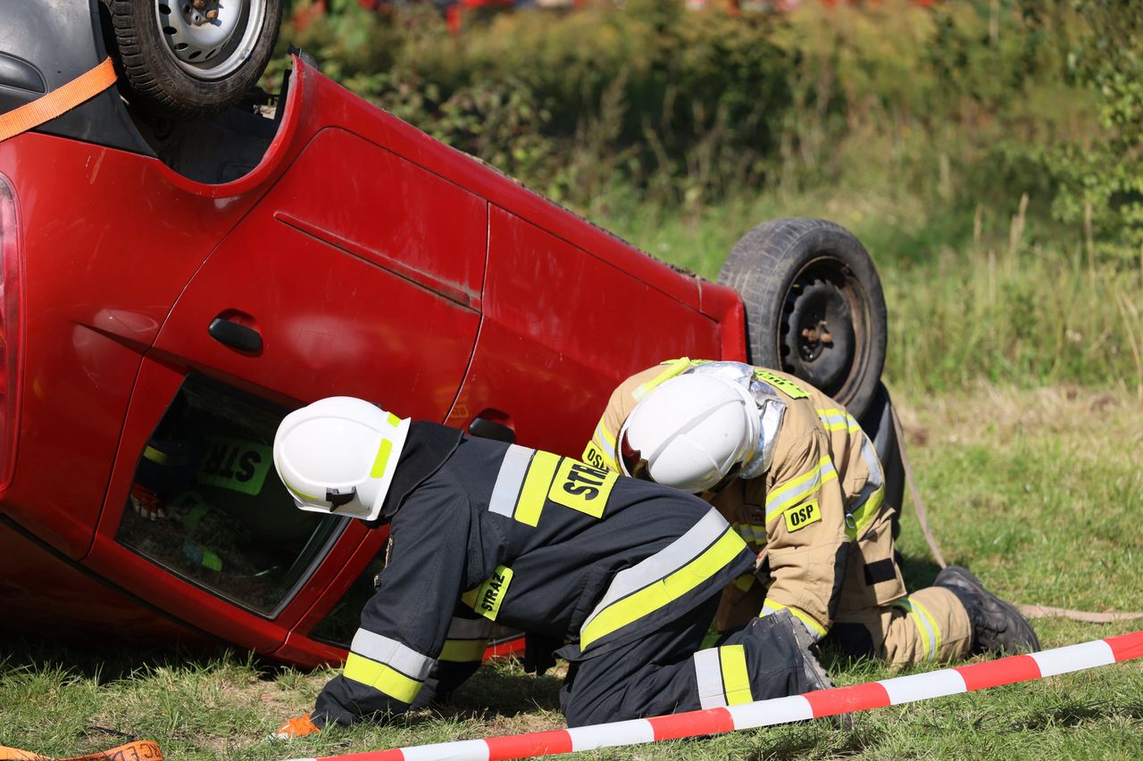 Dachowanie na autostradzie A1 w pow. częstochowskim. Kierowca pijany