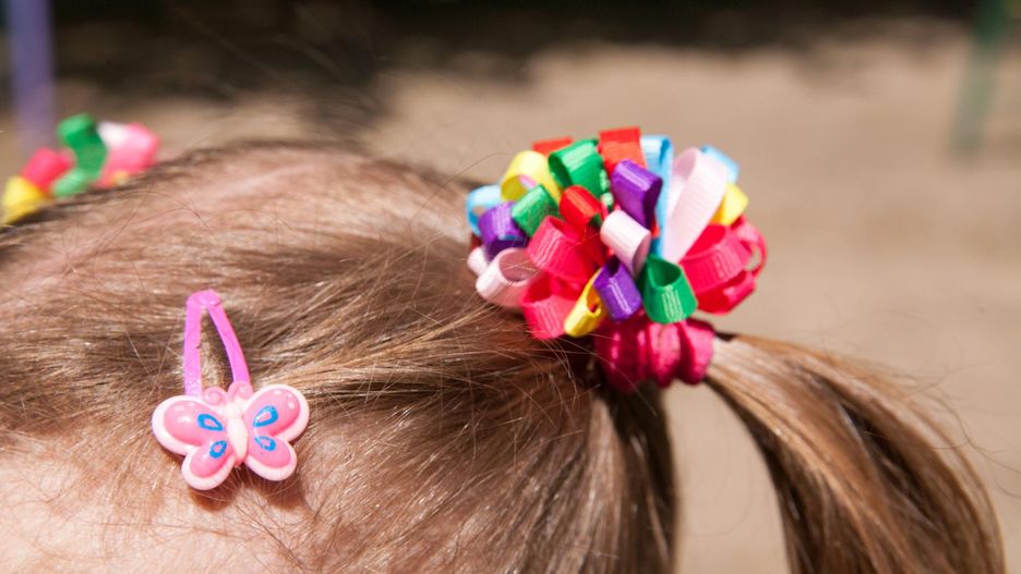 Dwulatka połknęła spinkę. Zaczęła się dusić