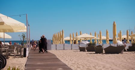 Afera w Chorwacji. Wyrzucili z plaży emerytów