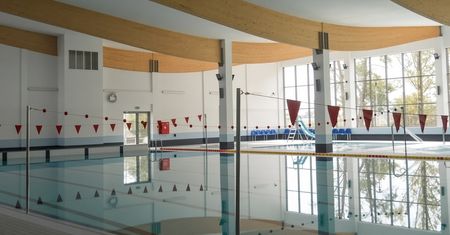 W Golubiu-Dobrzyniu dzieci nauczą się pływać. Zajęcia dla uczniów podstawówek