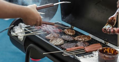 Zapomnijcie o hot dogach. W tym roku ten produkt będzie królował na grillu