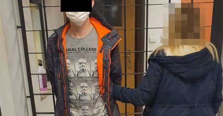 Warszawa. 21-latek dusił, bił pięścią i groził śmiercią partnerce. Jest decyzja sądu
