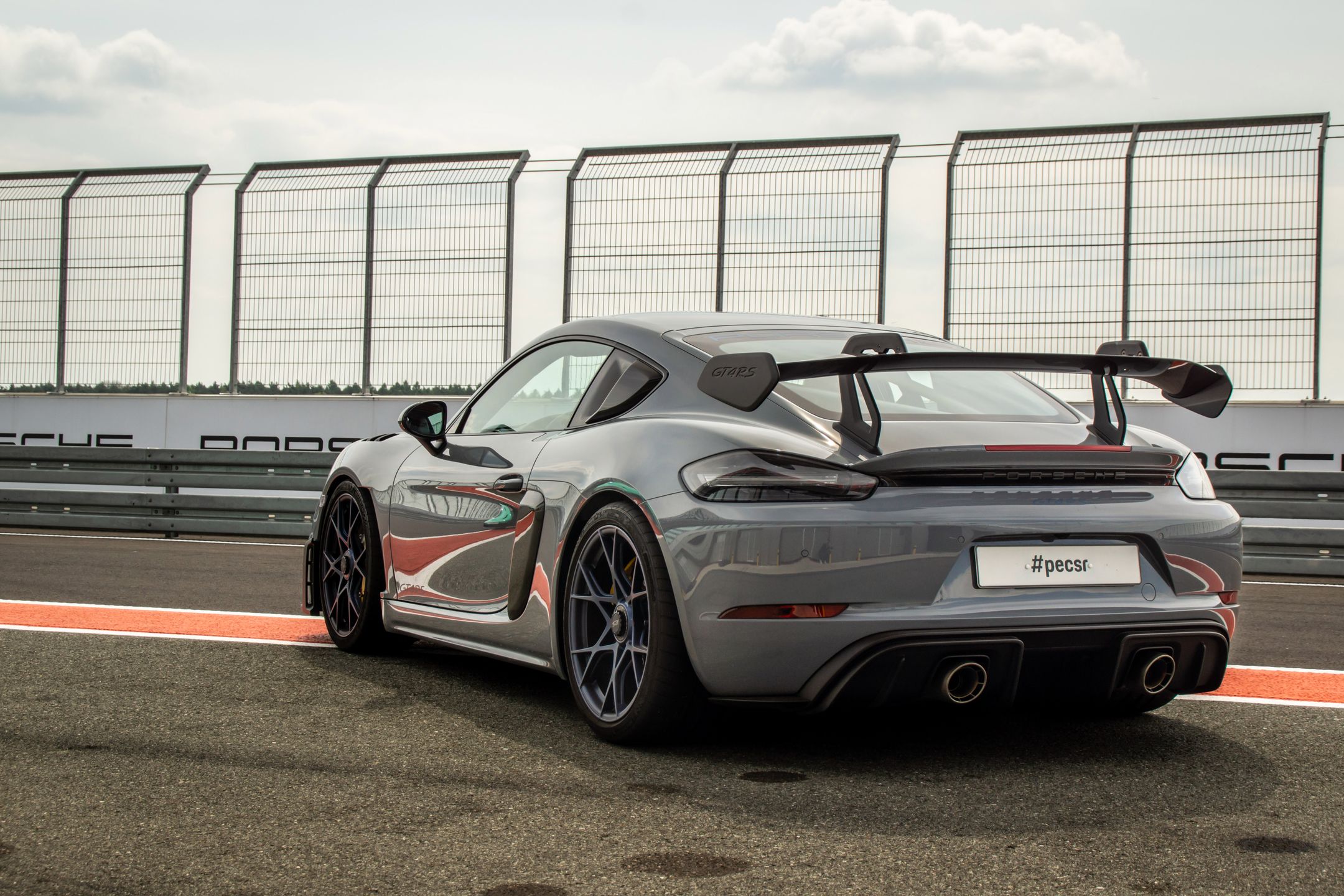 Porsche 718 Cayman GT4 RS