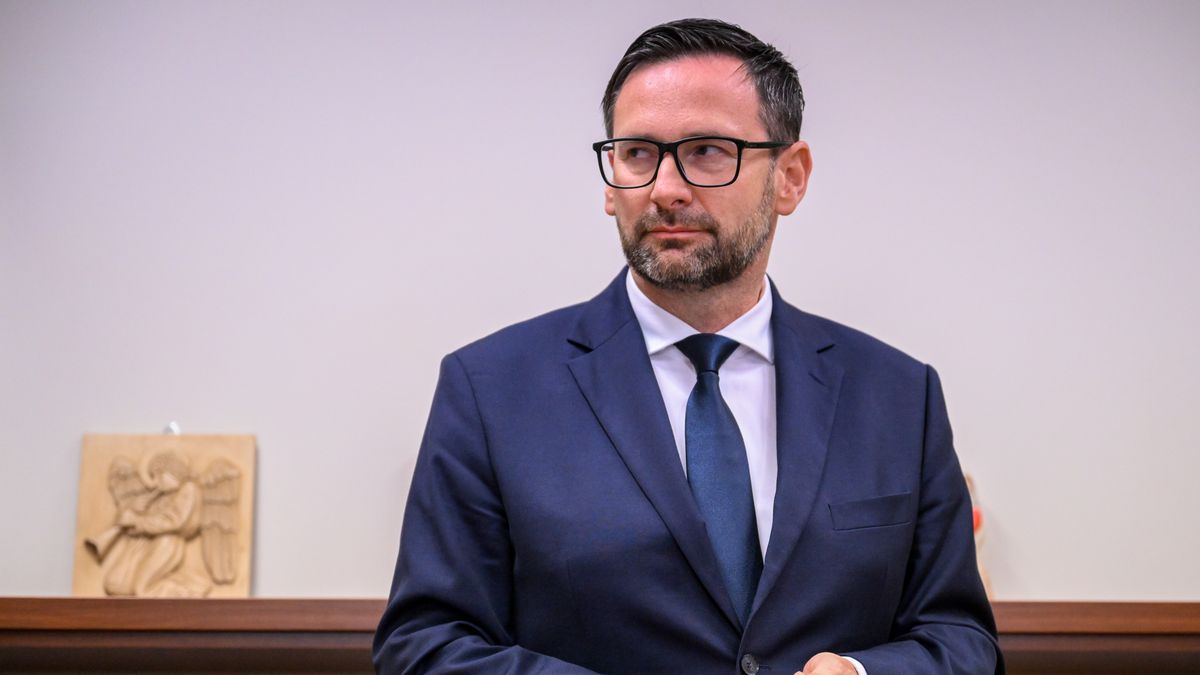 Rzeszów, 05.08.2024. Europoseł PiS Daniel Obajtek podczas oficjalnego otwarcia swojego Biura Poselskiego w budynku przy ulicy Hetmańskiej w Rzeszowie, 5 bm. (aldg) PAP/Darek Delmanowicz