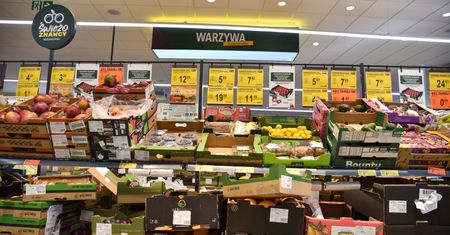 Dlaczego jabłka w Biedronce drożeją? Sieć wyjaśnia podwyżki