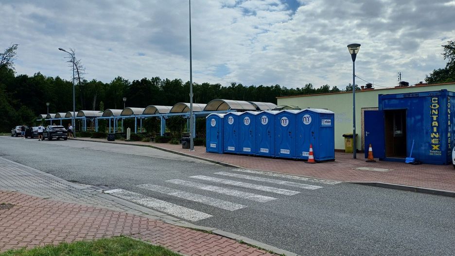 Od kilku lat kierowcy i podróżni muszą korzystać z tymczasowych toi-toi w Miejscach Obsługi Podróżnych w Knurowie