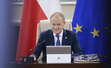 Wtorkowa ofensywa rządu: zakaz smartfonów w szkołach i ograniczenie dostępu do treści dla dorosłych