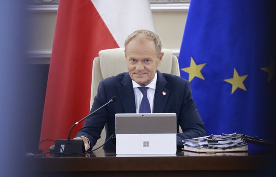 Wtorkowa ofensywa rządu: zakaz smartfonów w szkołach i ograniczenie dostępu do treści dla dorosłych