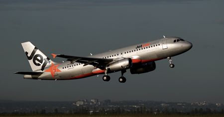 Bohaterska akcja na pokładzie. Obezwładnili uzbrojonego nastolatka