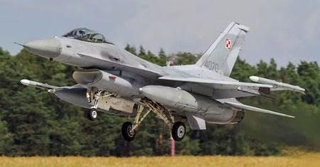 Ważny komunikat szefa MON. Polska zwiększa aktywność F-16 i śmigłowców
