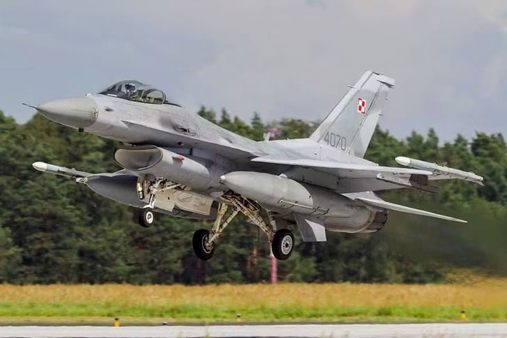 Ważny komunikat szefa MON. Polska zwiększa aktywność F-16 i śmigłowców