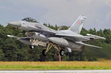 Ważny komunikat szefa MON. Polska zwiększa aktywność F-16 i śmigłowców