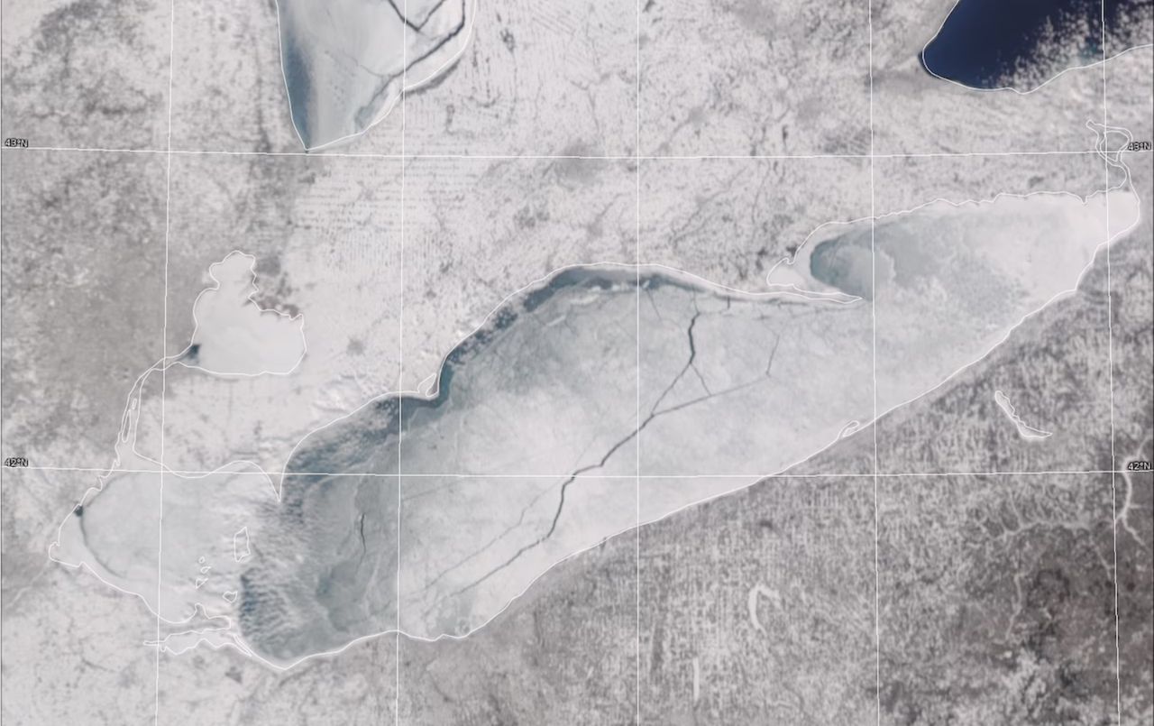 Gigantyczna szczelina. Rozłam na lodowym jeziorze widać z kosmosu