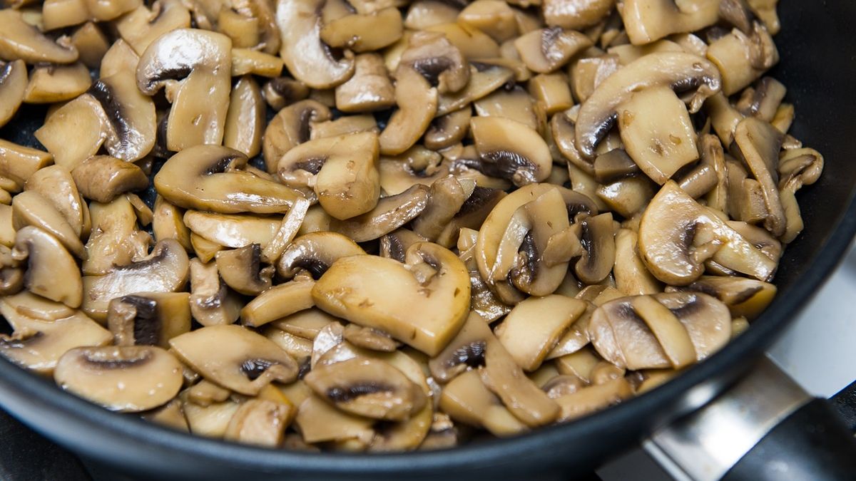 Wystarczy odrobinkę. Pieczarki mogą smakować jak leśne grzyby