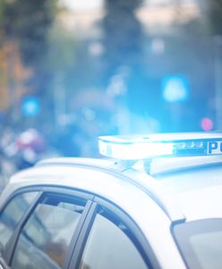 Policjanci eskortowali do szpitala kobietę, która urodziła w samochodzie