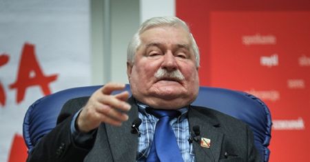 Wałęsa wspomina na Facebooku: "Odwiedził mnie człowiek, który CHCIAŁ MNIE ZABIĆ. Poczęstowałem go śniadaniem i papierosem"