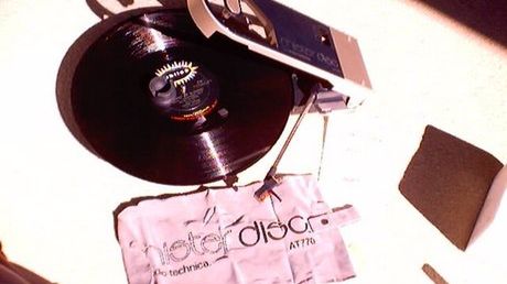 Przenośny odtwarzacz... winyli 1