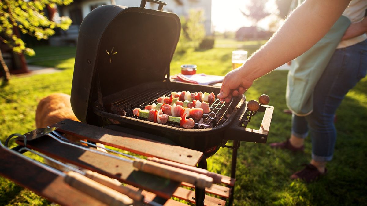 Zanim zaczniesz grillować nie zapomnij o tej jednej czynności. To bardzo ważne