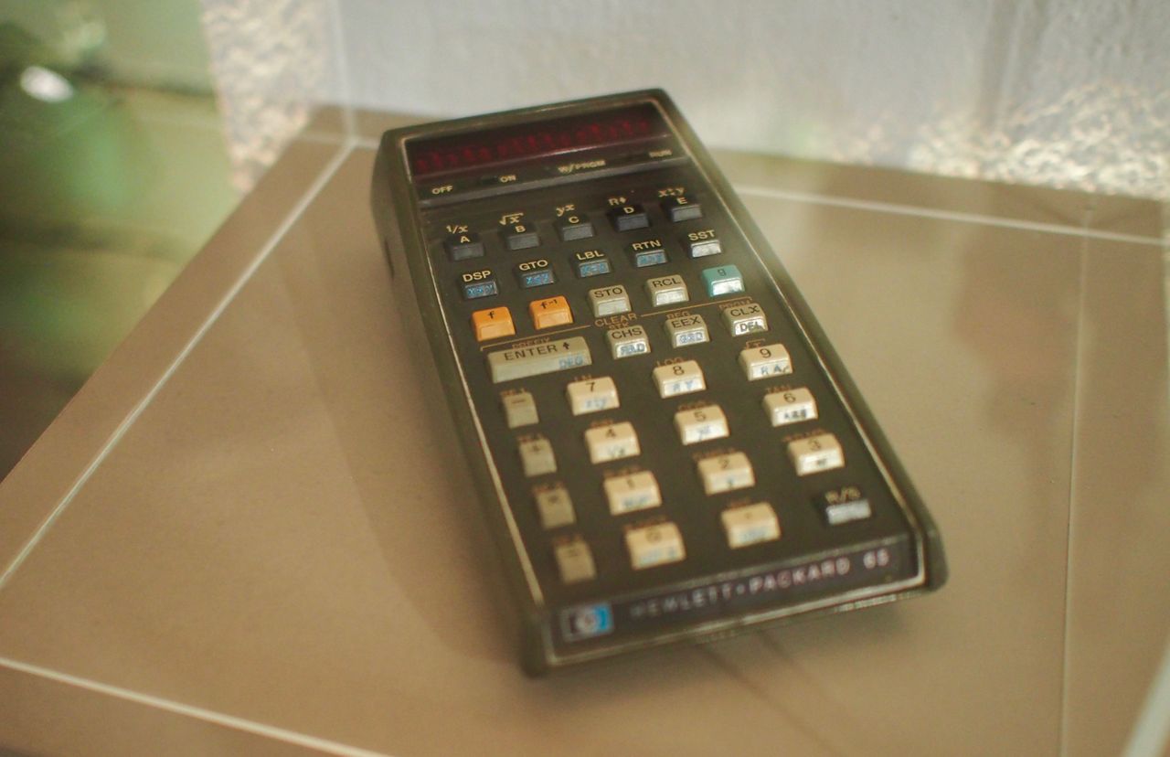 HP-65 - pierwszy programowalny kalkulator ręczny w kosmosie