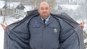 Michał Piela z "Ojca Mateusza" schudł 30 KILOGRAMÓW. Po metamorfozie chętnie pozuje fotoreporterom (ZDJĘCIA)