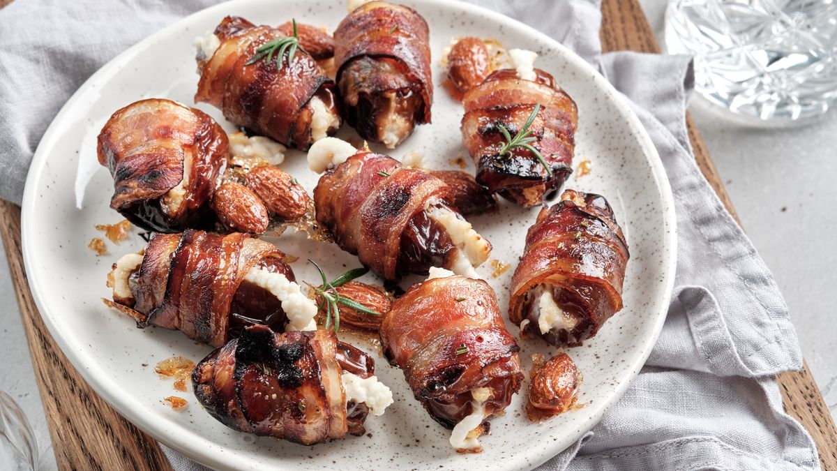 Daktyle w boczku faszerowane serem