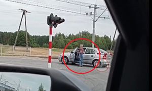 Utknęła za rogatkami. To, co zrobiła kierująca, wprawia w osłupienie