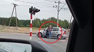 Utknęła za rogatkami. To, co zrobiła kierująca, wprawia w osłupienie