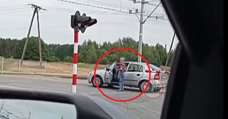 Utknęła za rogatkami. To, co zrobiła kierująca, wprawia w osłupienie
