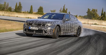 Nowe BMW Serii 3 nie porzuci rzędowej "szóstki". Do tego dojdzie tryb znany z M3