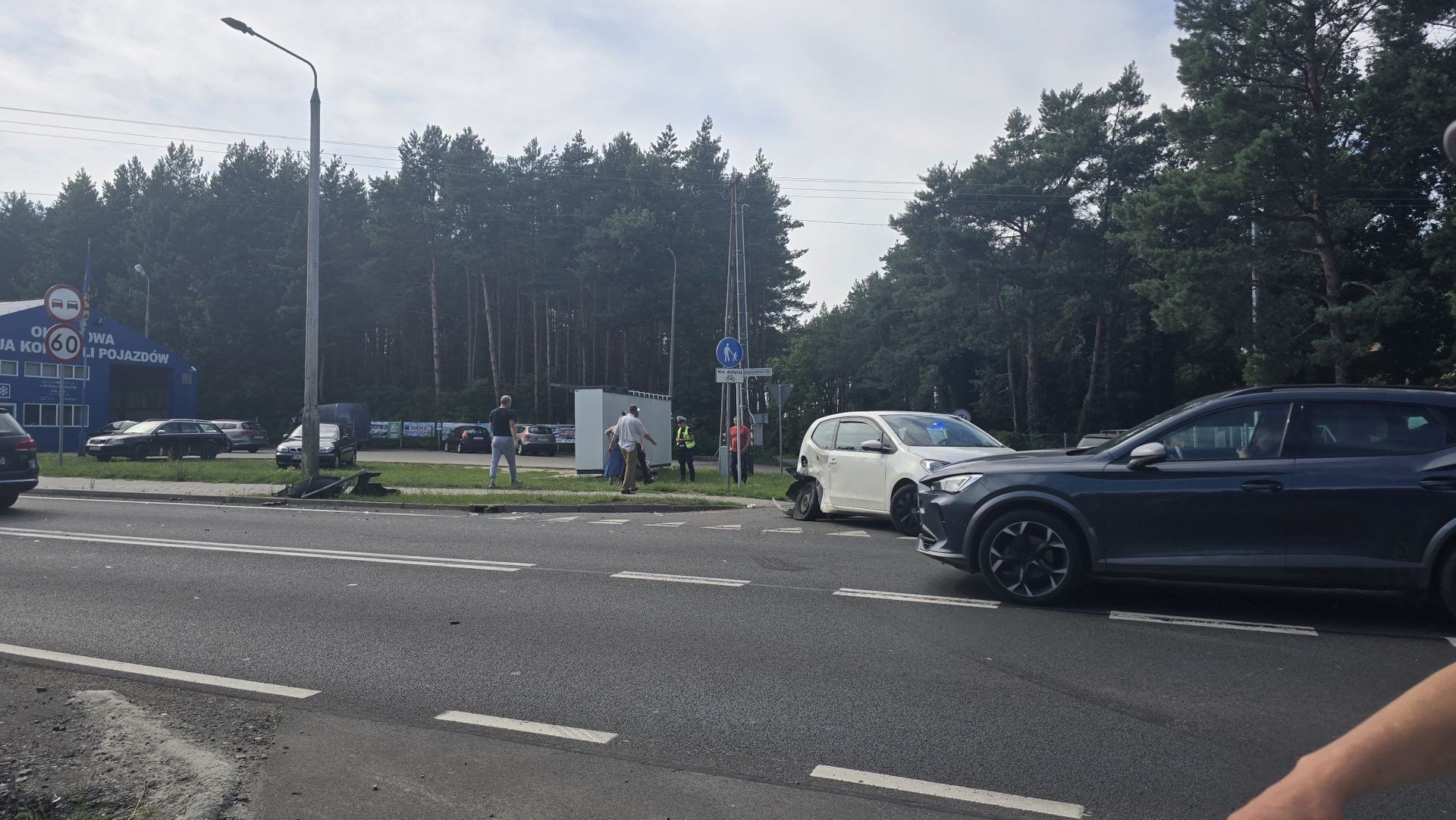 Zderzenie dwóch samochodów osobowych na DW 266 w Odolionie