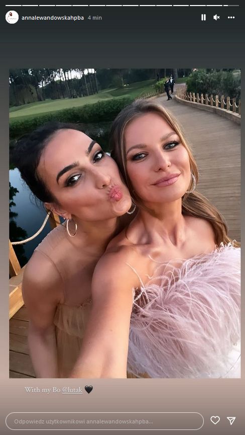 Anna i Robert Lewandowski, Milena Lewandowska-Miros i Paulina Krupińska bawią się na weselu tureckiego biznesmena