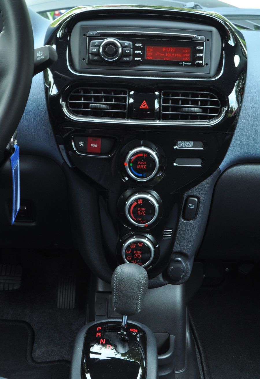 PEUGEOT iOn