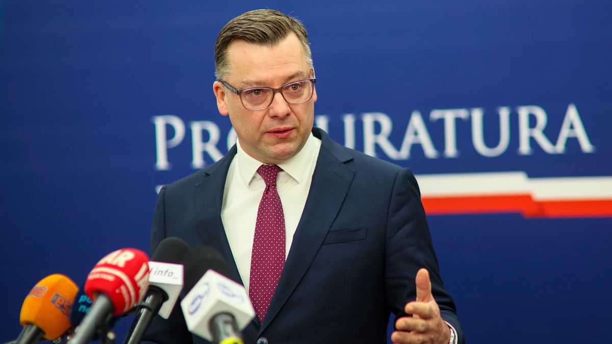 Przemys�aw Nowak
Leszek Szyma�ski
dywersja, infrastruktura kolejowa, kolei, na kolei, prokuratura krajowa, sabota�, briefing