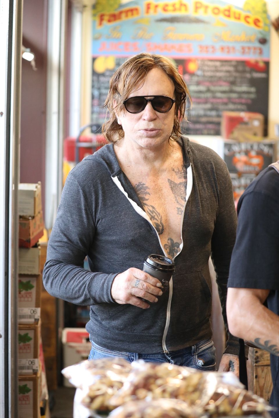 Mickey Rourke na zakupach w sklepie ze zdrową żywnością