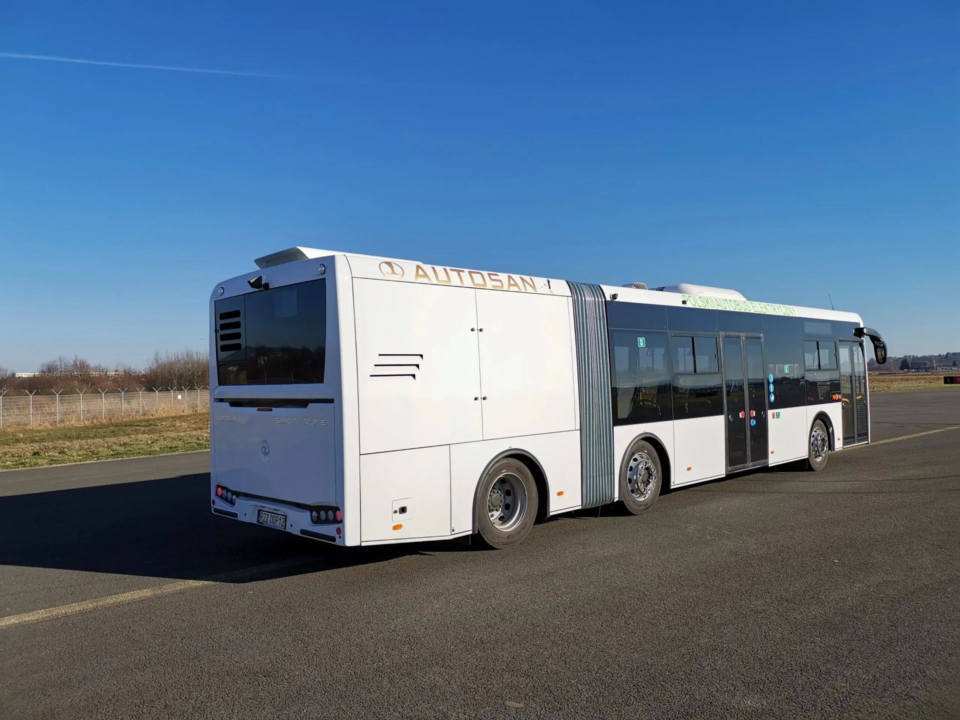 Autoelektrosan - silnik i bateria w specjalnie wydzielonej strefie