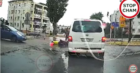 Awantura na środku jezdni. Internauci spierają się, kto ma rację