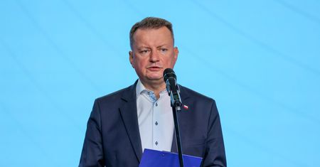 Błaszczak wzmacnia pozycję w PiS. Kaczyński dzieli się władzą