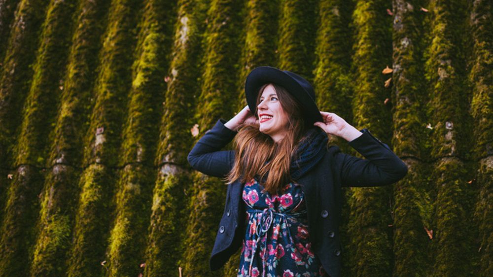 Sukienka w kwiaty doda ci dziewczęcego uroku