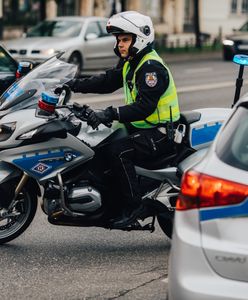 Poważny wypadek w Warszawie. Policja ruszyła w pościg