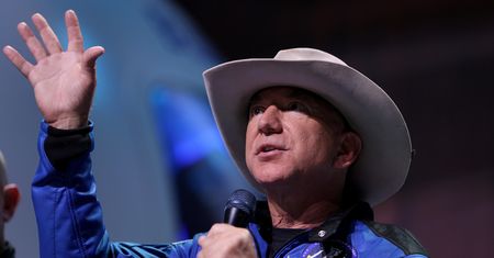 Jeff Bezos walczy o względy NASA. Proponuje 2 miliardy dolarów