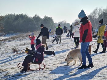 Poznań: Zima wróciła, a wraz z nią – górki saneczkowe. Miasto otwiera bezpieczne miejsca do zimowych zabaw