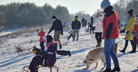 Zima wróciła do Poznania, a wraz z nią – górki saneczkowe. Miasto otwiera bezpieczne miejsca do zimowych zabaw
