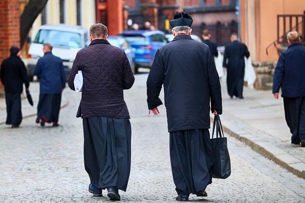 Ksiądz nie weźmie koperty w jednym przypadku. Sytuacja szczególna