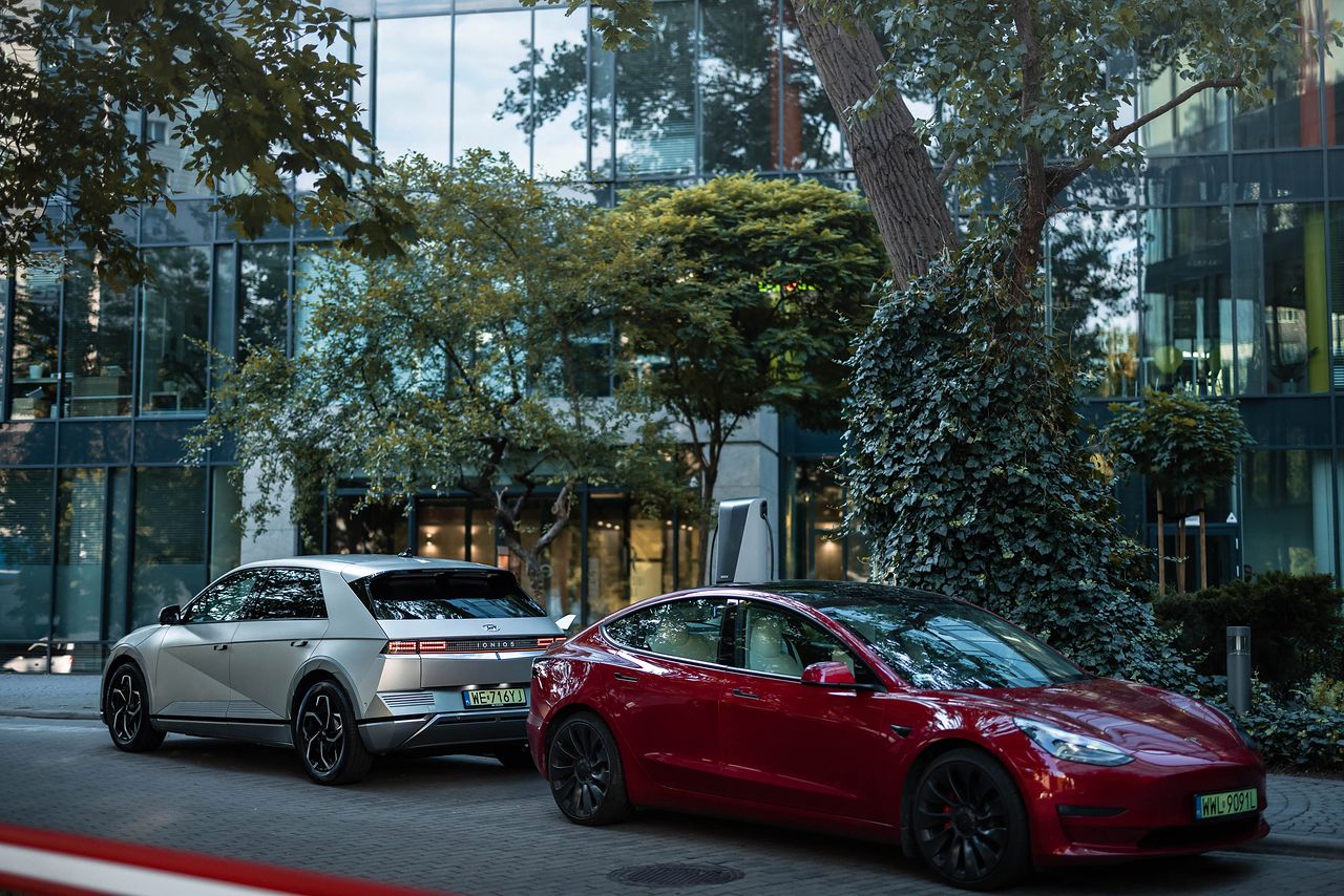 Test: Hyundai Ioniq 5 kontra Tesla Model 3, czyli podróż elektrykiem na dwa sposoby