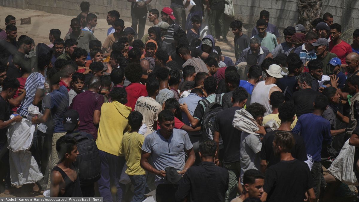 Temporary
Palestinians rush to collect humanitarian aid airdropped into Zawaida in central Gaza Strip, Wednesday, July 30, 2025. (AP Photo/Abdel Kareem Hana)
Abdel Kareem Hana