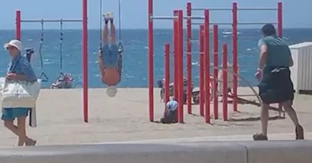Szokujące sceny na plaży. "Gwałciciel z Tindera" zatrzymany