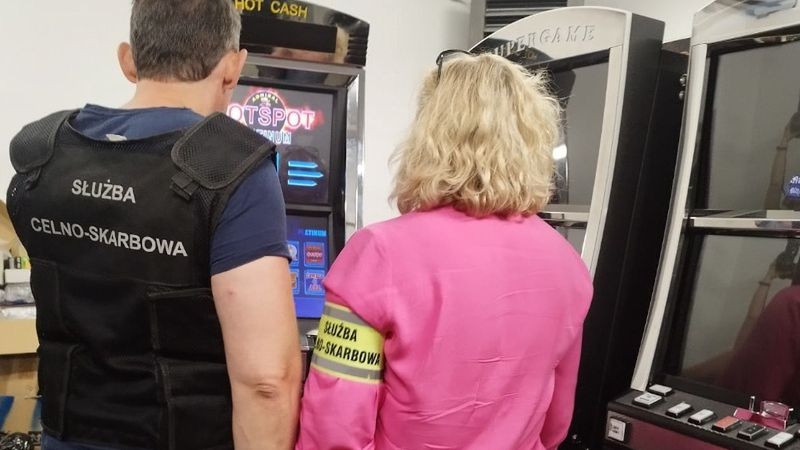Funkcjonariusze Mazowieckiego Urzędu Celno-Skarbowego w Warszawie podczas 122 akcji zabezpieczyli 616 automatów do gier